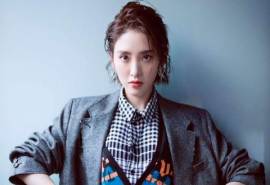高清中国内地四川女演员唐艺昕率性写真图片桌面壁纸