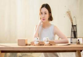 山东籍内地女演员吕佳容性感迷人写真桌面壁纸