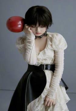 中国北京当代95后女演员宋祖儿清新甜美写真手机壁纸