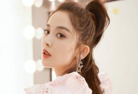 中国内地新疆乌鲁木齐市影视女演员古力娜扎甜美写真桌面壁纸