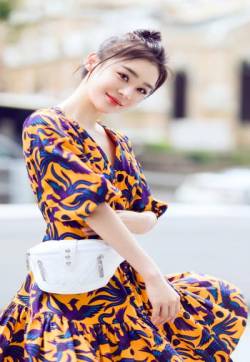 高清中国内地影视湖北省襄阳女演员袁姗姗清新甜美写真手机壁纸