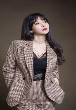 中国内地湖南衡阳女演员柳岩性感诱人写真手机壁纸