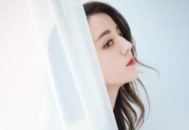 高清新疆乌鲁木齐美女演员迪丽热巴粉色西服性感图片壁纸