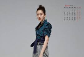 2022年8月赵露思魅力写真日历壁纸