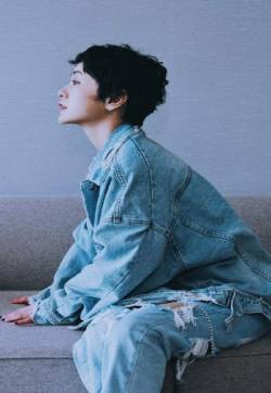 高清中国台湾影视女演员郭采洁休闲写真手机壁纸