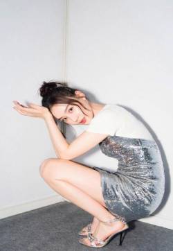 高清中国内地影视湖北省襄阳女演员袁姗姗鱼人亮片裙手机壁纸