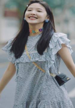 高清女明星模特章若楠率性可爱手机壁纸