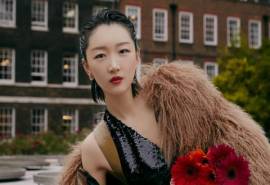 中国内地影视河北省石家庄女演员周冬雨皮草性感高清桌面壁纸