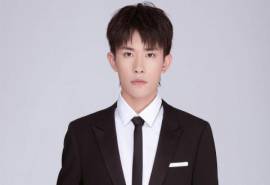 中国内地湖南怀化流行男歌手飒爽少年易烊千玺帅气图片桌面壁纸