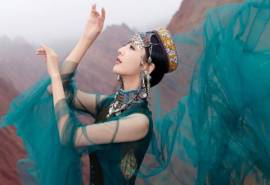 高清中国内地新疆伊犁影视女演员佟丽娅异域风情高清桌面壁纸