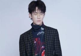 中国内地湖南怀化流行男歌手易烊千玺文艺范帅气图片桌面壁纸