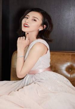 中国北京当代95后女演员宋祖儿仙气优雅写真手机壁纸