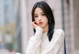 高清江苏女星杨超越元气街拍高清桌面壁纸