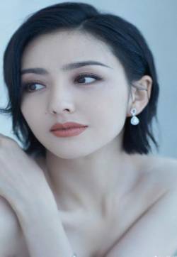 高清中国内地新疆伊犁影视女演员佟丽娅性感诱人写真手机壁纸