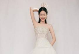 中国内地浙江省义乌女演员张雪迎性感迷人写真桌面壁纸