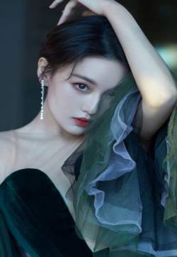 高清中国内地女演美女明星张馨予手机壁纸