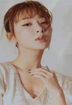 高清中国内地影视北京女演员杨紫温婉雅致写真图片桌面壁纸第张