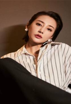 高清中国内地安徽芜湖女演员李纯手机壁纸图片图片 高清中国内地安徽芜湖女演员李纯手机壁纸图片图片