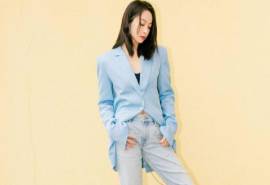 山东省青岛女演员宋茜蓝色西装魅力写真桌面壁纸