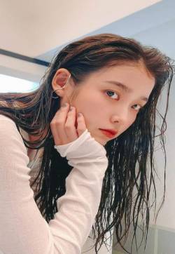 高清韩国首尔特别美女李知恩IU温柔性感写真手机壁纸