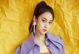 高清吉林省辽源女明星张佳宁运动风牛仔装高清桌面壁纸