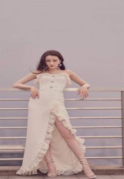 新疆乌鲁木齐美女演员迪丽热巴魅力写真高清手机壁纸
