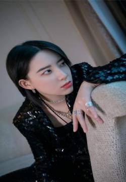 高清四川成都美女李斯丹妮个性时尚写真手机壁纸
