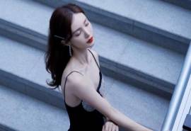 中国大陆山东济南女演员平面模特金晨开叉裙精致性感高清桌面壁纸