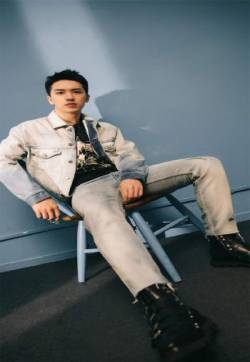 中国内地中国上海男演员许魏洲明星帅气写真高清手机壁纸