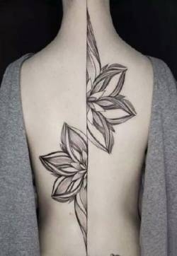 女生脊椎纹身--几张适合女生脊椎的纹身图案作品