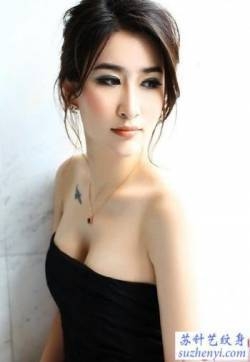 惊艳美女胸前纹身图案_胸部纹身图案大全_纹身图吧