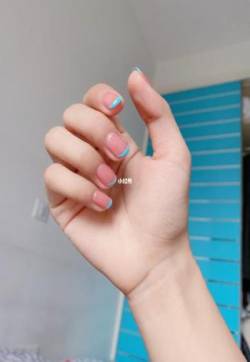 适合皮肤黄的美甲颜色皮肤黄美甲做什么颜色好看