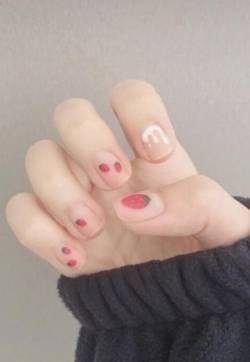草莓指甲图片 草莓脚趾甲图片