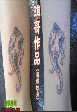 情侣纹身脚上简单的线条象神情侣纹身图案_腿部纹身图案大全_纹身图吧