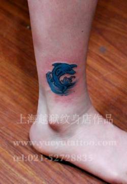 腿部蓝色海豚纹身图案_腿部纹身图案大全_纹身图吧