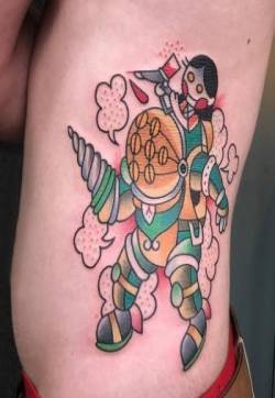 机器人纹身 男生侧腰上机器人纹身图片