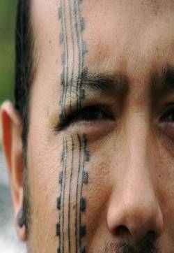 脸部简约线条纹身图案