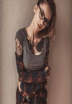 性感的一组欧美美女纹身模特的套图欣赏