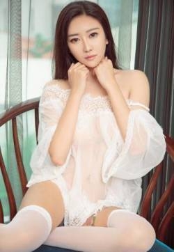 魅惑佳人芊小童紧身衣秀完美身材